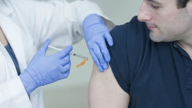La vaccination contre les papillomavirus humains est désormais proposée aux hommes ayant des relations sexuelles avec des hommes (HSH) jusqu’à 26 ans.