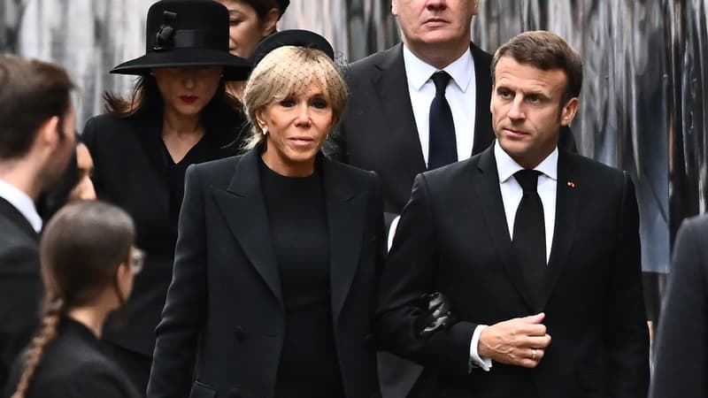 Emmanuel et Brigitte Macron ont bien emprunté le bus des dirigeants pour se rendre à l'abbaye de Westminster