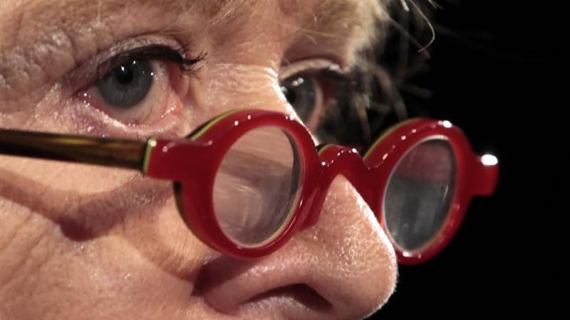 La candidate écologiste à la présidentielle, Eva Joly, a promis vendredi la création d'un million d'emplois d'ici 2020 en France grâce à la transition "verte" dans un programme économique présenté vendredi alors que sa campagne patine. /Photo prise le 5 j