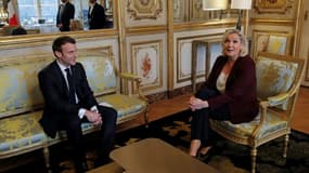 Le président Emmanuel Macron et Marine Le Pen responsable du RN lors d'une rencontre à l'Elysée, le 6 février 2019 