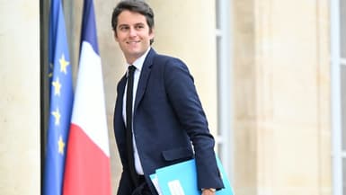 Le ministre délégué aux Comptes publics Gabriel Attal arrive au palais de l'Elysée à Paris le 19 juillet 2023