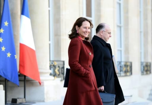 Ségolène Royal et Bernard Cazeneuve à la sortie du conseil des ministres le 10 février 2016 à l'Elysée à Paris Ségolène Royal et Bernard Cazeneuve à la sortie du conseil des ministres le 10 février 2016 à l'Elysée à Paris