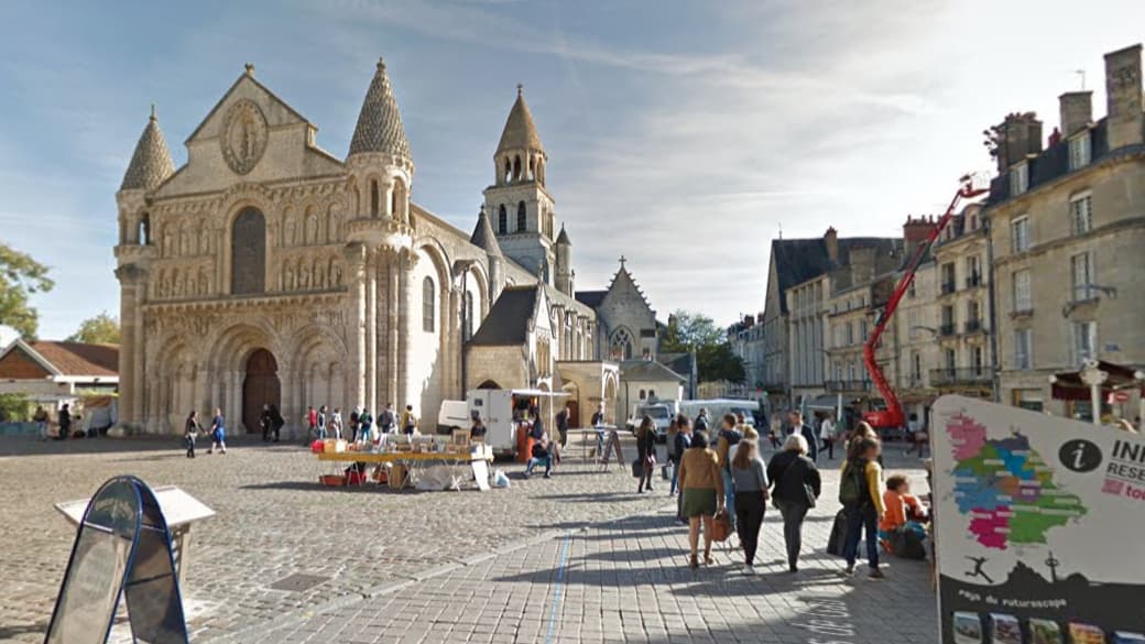 DANS LA VIENNE, OÙ EST PASSÉE L'APPLICATION "LE TRÉSOR PERDU D’ALIÉNOR", INSPIRÉE DU JEU VIDÉO ASSASSIN'S CREED?
