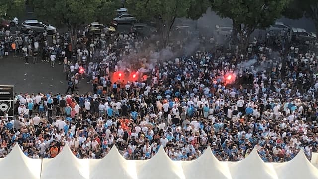 Les fumis sont de sortie devant le Vélodrome