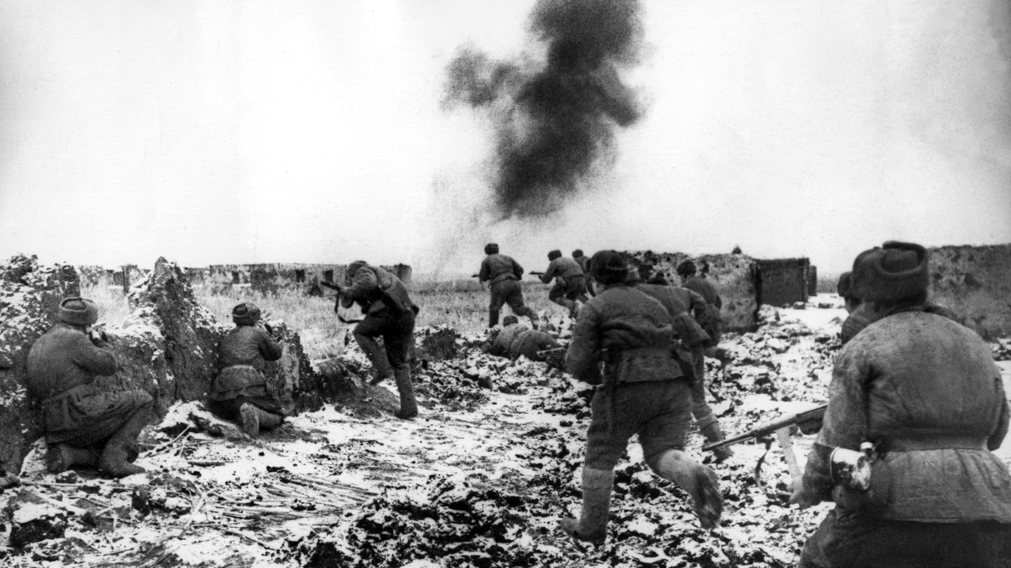 Des soldats russes sur le front pendant la bataille de Stalingrad à Volgograd pendant l'hiver 1942-1943