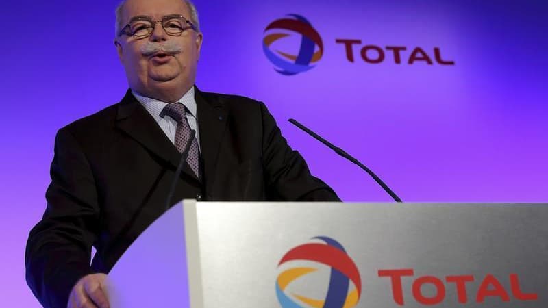 Christophe de Margerie, le PDG du groupe pétrolier Total, a jugé samedi "déplacé" d'imputer le limogeage de Delphine Batho du gouvernement à l'action de lobbies économiques. /Photo prise le 13 février 2013/REUTERS/Philippe Wojazer