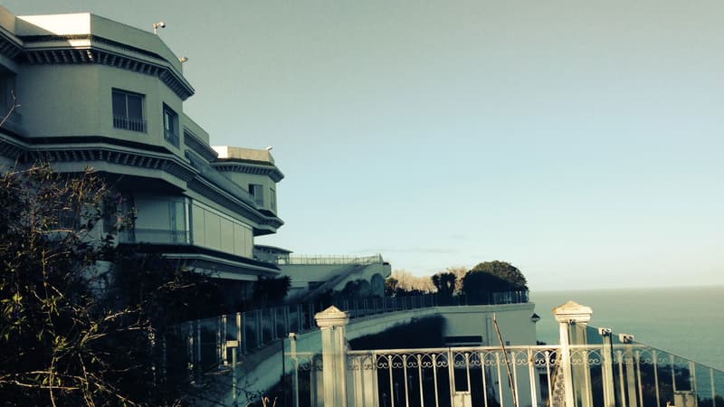 L'ancienne propriété du clan Ben Ali est nichée sur la colline de Sidi Bou Saïd, un domaine qui s'étend sur plus de 6 hectares.