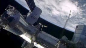 La Station spatiale internationale a réussi à "accrocher" la capsule Dragon.