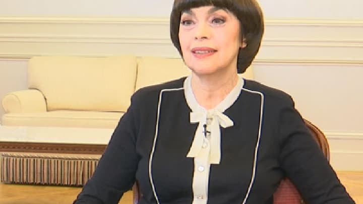 Mireille Mathieu, interviewée sur BFMTV.