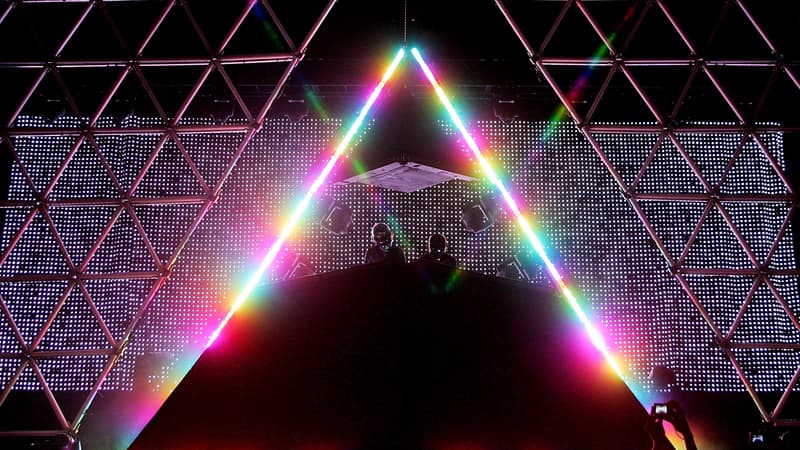 Les Daft Punk lors de l'un de leurs concerts à Las Vegas, en 2007