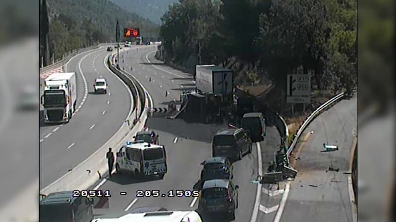 Un camion s'est renversé sur l'A8 à Nice.