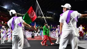 Les athlètes afghans ont pu porter le drapeau de l'Afghanistan pendant la cérémonie de clôture des Jeux paralympiques de Tokyo-2020 au stade olympique de Tokyo le 5 septembre 2021