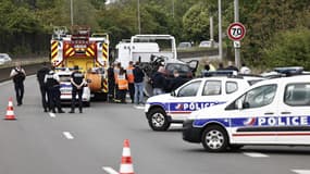 Quatre personnes sont décédées dans la collision, dont trois policiers.