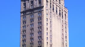 Le triplex est situé sous le toit de l'incroyable Pierre Hotel