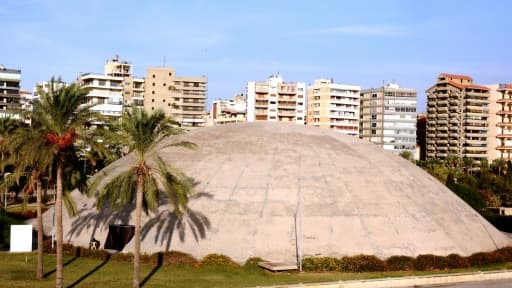 Le dôme en béton du théâtre expérimental conçu par le Brésilien Oscar Niemeyer à Tripoli, le 3 octobre au Liban Le dôme en béton du théâtre expérimental conçu par le Brésilien Oscar Niemeyer à Tripoli, le 3 octobre au Liban