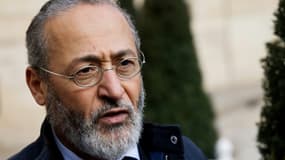 L'imam de Bordeaux,  Tareq Oubrou, s'adresse à la presse après la réception à l'Elysée du Forum de l'Islam de France (Forif), le 16 février 2023 à Paris