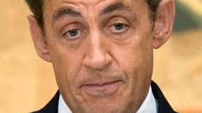 La cote de Nicolas Sarkozy remonte d'un point avec 36% de bonnes opinions contre 60% de négatives à seize mois de l'élection présidentielle, selon un sondage LH2 pour nouvelObs.com diffusé lundi. /Photo prise le 7 janvier 2011/REUTERS/Lionel Bonaventure/P