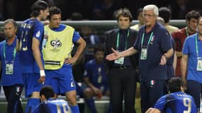 Marcello Lippi avec ses joueurs lors de la finale 2006