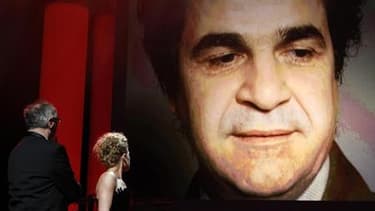 Portrait du réalisateur iranien Jafar Panahi, condamné à six ans de prison par la justice iranienne, projeté ici à la Berlinale. Deux films réalisés dans la semi-clandestinité par deux cinéastes iraniens condamnés dans leur pays seront projetés dans le ca