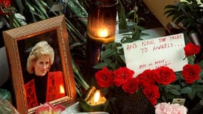 Hommages à la princesse Diana, devant l'ambassade de Grande-Bretagne à Washington, quelques jours après sa mort, en septembre 1997.