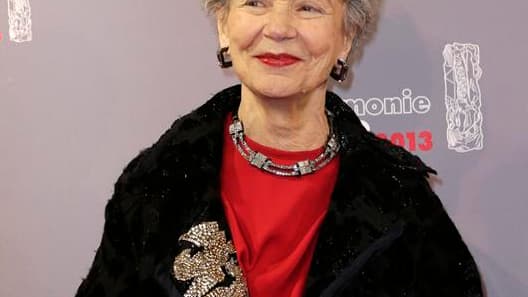 "Amour", le film du cinéaste franco-autrichien Michael Haneke en lice dans cinq catégories aux Oscars, a triomphé vendredi soir aux Césars à Paris en remportant cinq trophées, dont celui du meilleur film, de la meilleure actrice pour Emmanuelle Riva et du
