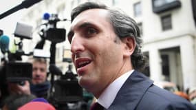 Julien Aubert (LR) : "Emmanuel Macron fait du tue-mouche"