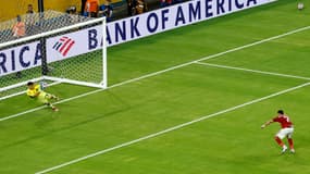 Oscar Ustari repousse le penalty de Trezeguet lors du match Inter Miami-Al Ahly (0-0, Coupe du monde des clubs), le 15 juin 2025