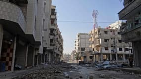 Dans les rues d'Irbin, près de Damas. Pour les Syriens, l'année 2013 a débuté comme la précédente au son des bombardements aériens et de l'artillerie, qui a notamment ouvert le feu sur les faubourgs de l'est et du sud de Damas, tenus par les rebelles. /Ph