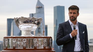 Gerard Piqué avec la Coupe Davis.