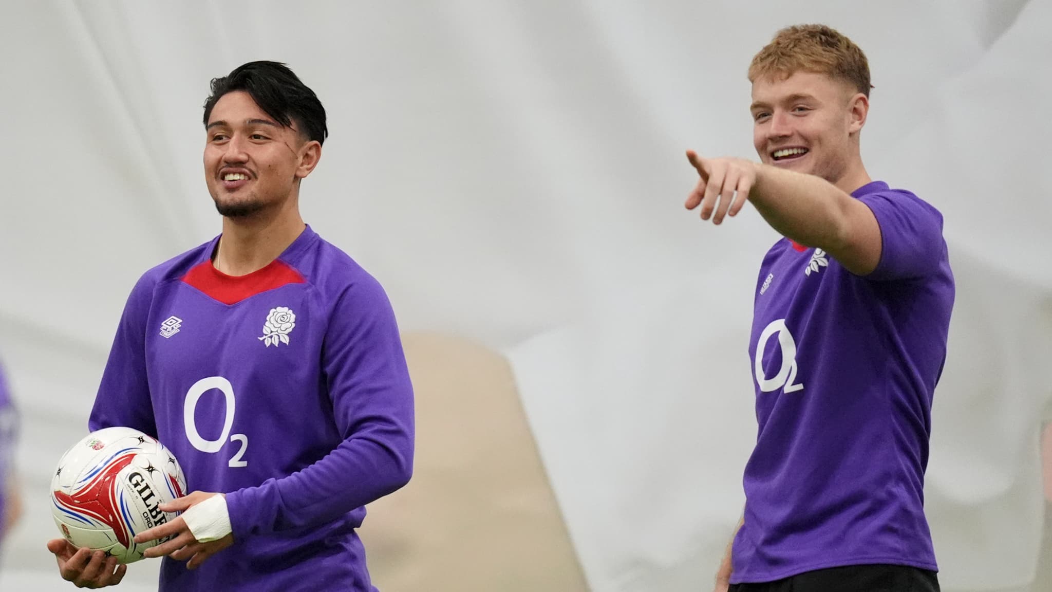 Marcus Smith avec Fin Smith lors d’un entraînement de l’Angleterre en novembre 2024