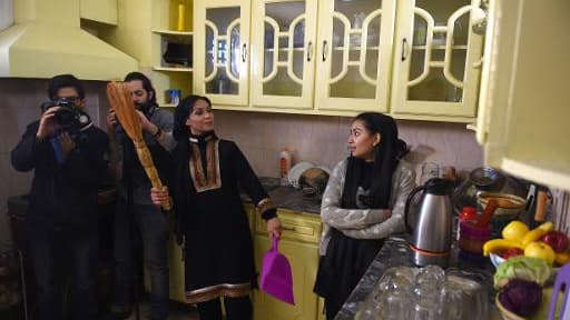 L'actrice afghane Leena Alam (c) dans une scène de la série "Shereen's law", le 11 mars 2015 à Kaboul