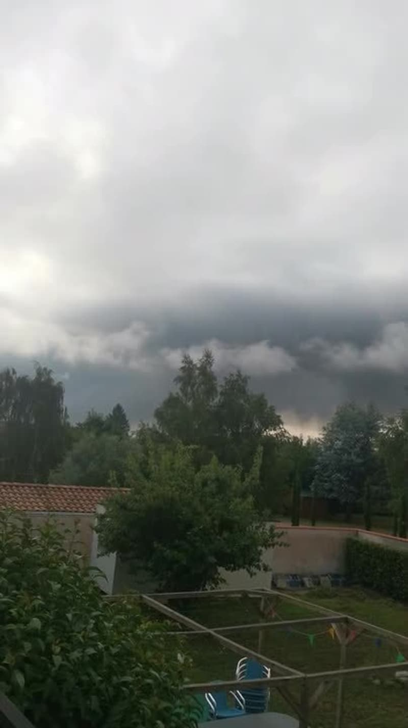 Incendie dans une usine à Pamiers en Ariège - Témoins BFMTV