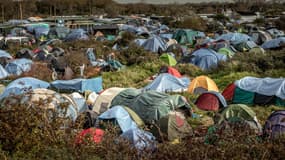 L'homme, bénévole humanitaire dans la "jungle" de Calais, s'est ému des "conditions horribles" qui y règnent.