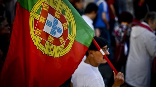 Fin octobre 2013, la population portugaise défile pour protester contre la nouvelle batterie de mesures d'austérité contenue dans le Budget 2014.