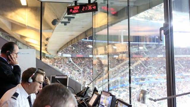 François Hollande au PC sécurité du stade de France vendredi 13 novembre  