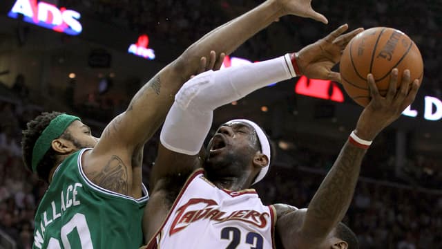 Lebron James et Cleveland ont dominé Rasheed Wallace et Boston grâce à une grosse deuxième mi-temps
