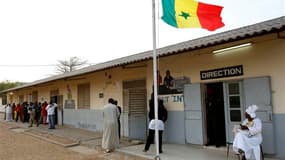 Bureau de vote à Dakar. Le Sénégal s'apprête à vivre ce dimanche l'élection présidentielle la plus contestée de son histoire récente dans l'ombre des violences qui ont suivi la validation de la candidature du président sortant, Abdoulaye Wade, en quête d'