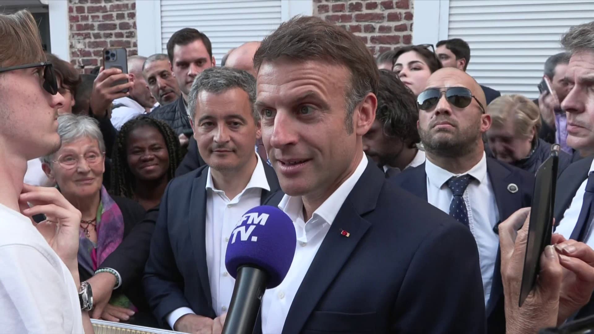 Il Faut Aller Sur Les Enjeux Europ Ens Macron R Pond Aux Conditions De Le Pen Pour La Tenue D