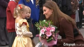 La très populaire Kate Middleton, duchesse de Cambridge, en visite à Grimsby, dans l'est de l'Angleterre.