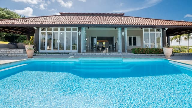 Une villa vendue aux enchères.