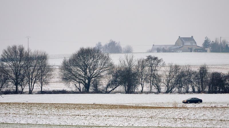 L'Est de la France est touché par de fortes chutes de neige depuis la nuit de dimanche à lundi.