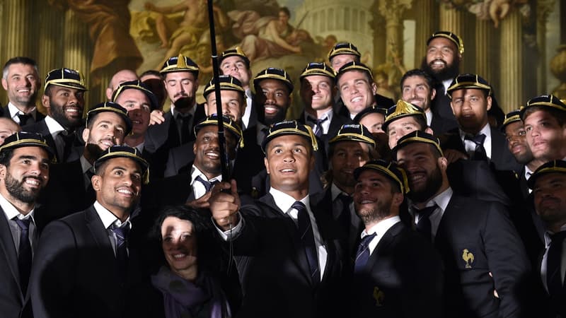Thierry Dusautoir immortalise la cérémonie de remise de caps