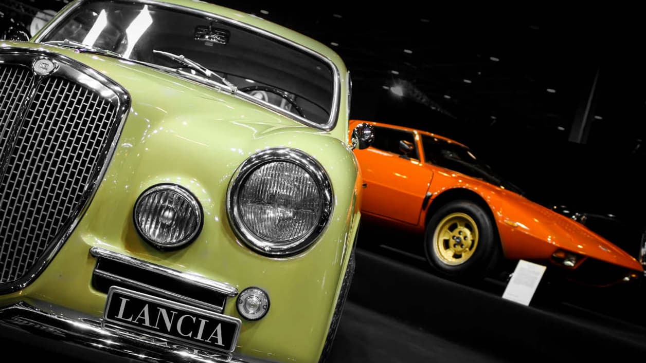 Une Lancia et une Lamborghini exposées à Rétromobile, en 2014. Une Lancia et une Lamborghini exposées à Rétromobile, en 2014.