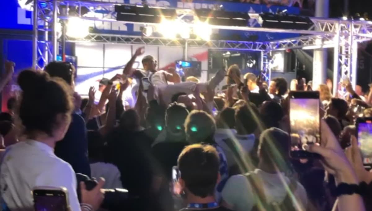 JO 2024: jet dans la foule, oreilles de lapin pour Dupont... les images ...
