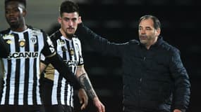 Stéphane Moulin et Angers, les dauphins du PSG