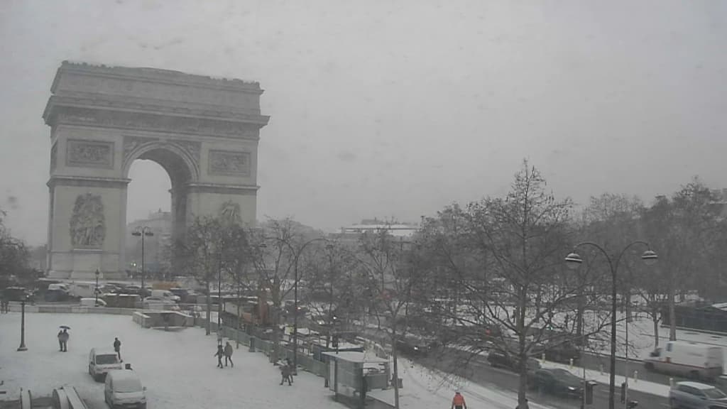 Les premiers flocons de l'année sont tombés sur l'Ile-de-France ce mardi. Les premiers flocons de l'année sont tombés sur l'Ile-de-France ce mardi.