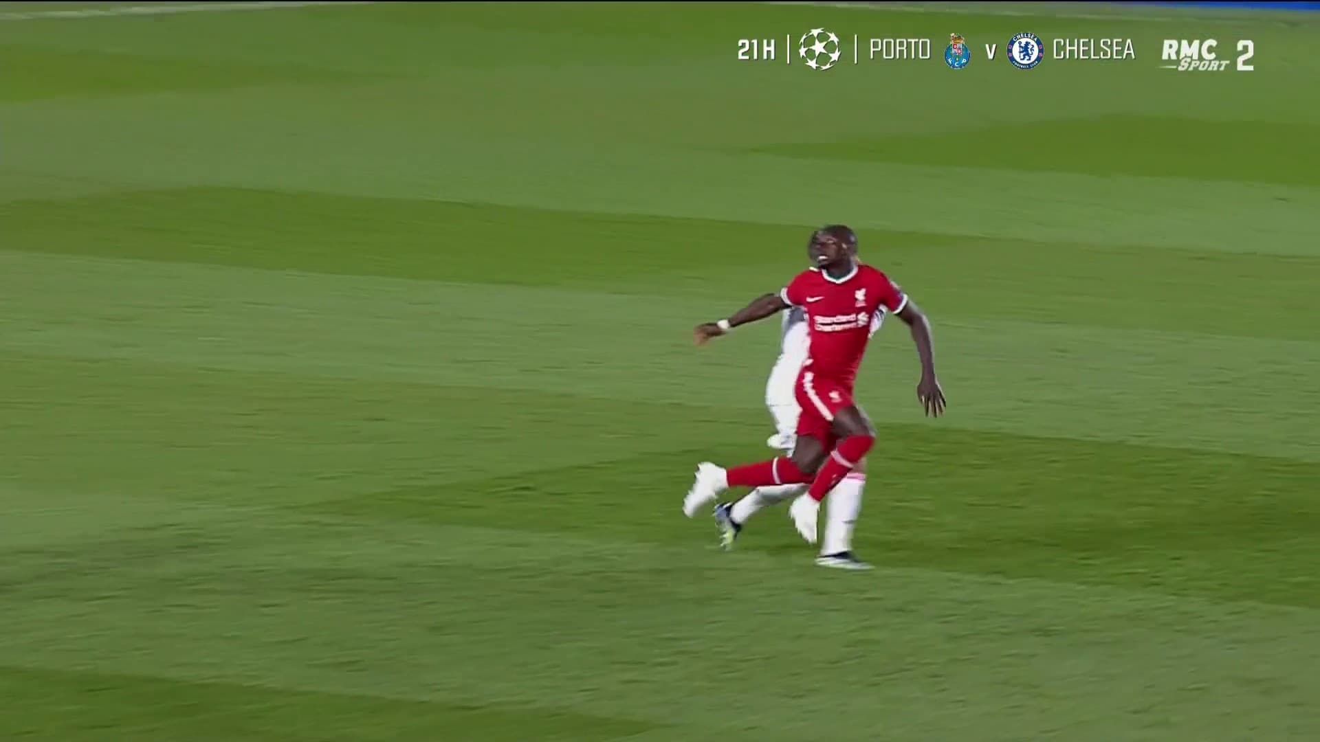 Vazquez percute Mané Vazquez percute Mané