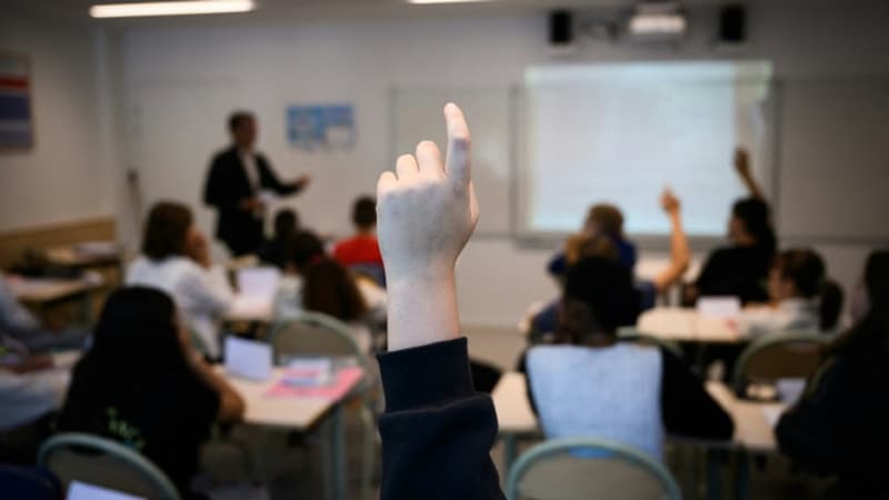 INFO BFM BUSINESS. Le gouvernement modère les suppressions de postes dans l'Éducation nationale: 3.256 enseignants en moins à la rentrée prochaine (au lieu de 4.000 initialement)