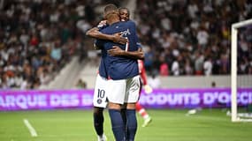 Kylian Mbappé et Ousmane Dembélé lors de leur première ensemble avec le PSG, 19 août 2023