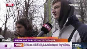 A Lviv, où la résistance s'organise, les habitants viennent prêter mains fortes